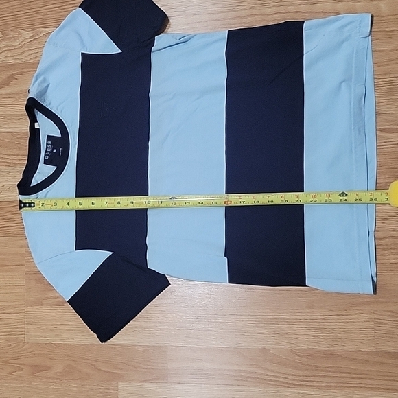 Guess mens size medium like new stripped shirt - Picture 4 of 7
